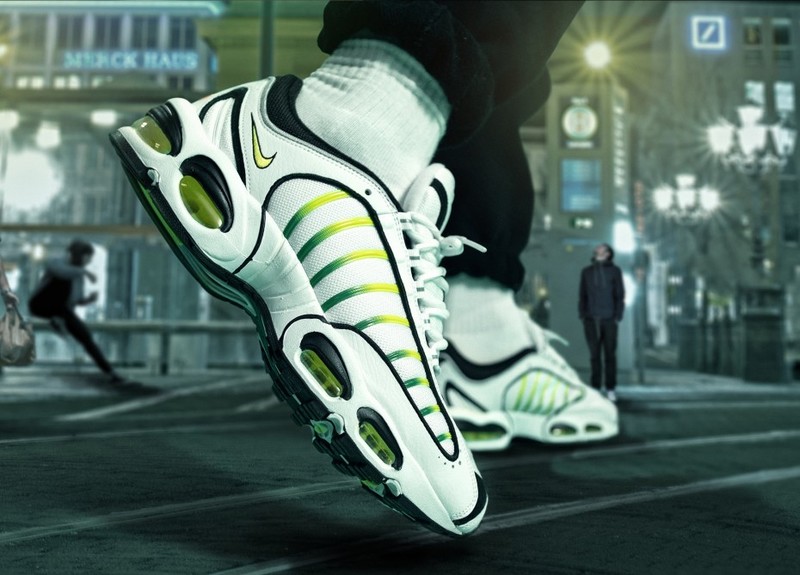 Air max tailwind clearance 4 on feet